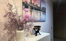 Stay In Style - Vibrant Condo In San Giovanni Lupatoto
